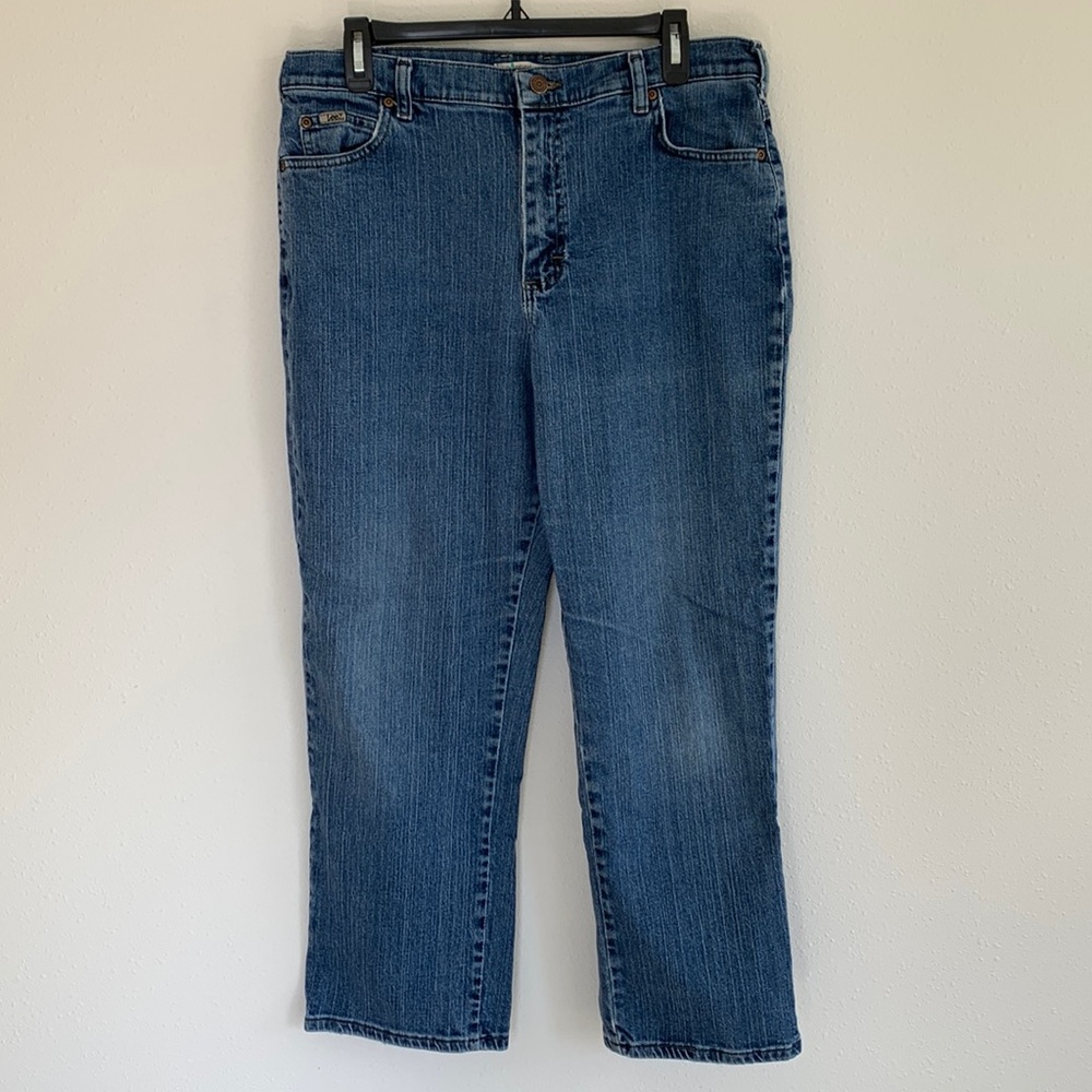Lee Relaxed Straight Leg “At The Waist”, Size 14 Short